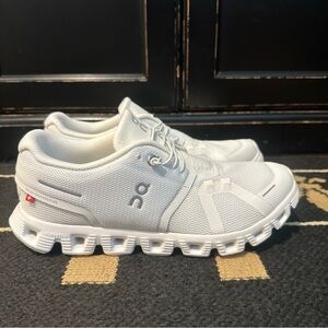 On Running Women's All-White Cloud Athletic Shoes size 7.5 Like New